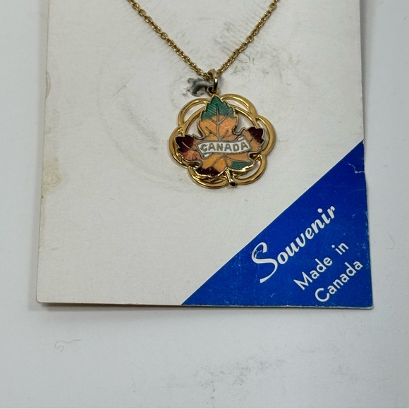 Vintage Canada Souvenir Maple Leaf Gold Tone Enamel Necklace - Picture 4 of 7